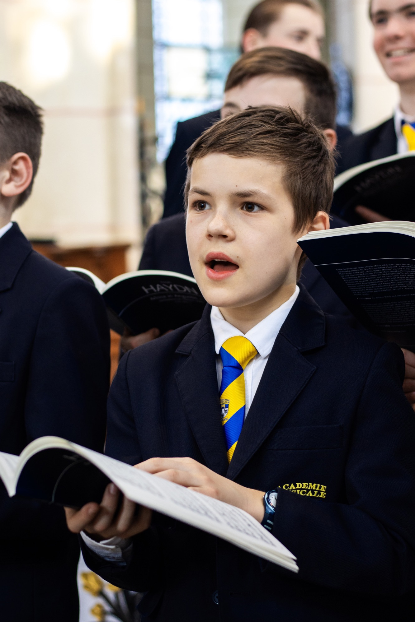 Jeune choriste de l'Académie Musicale de Liesse chantant Haydn